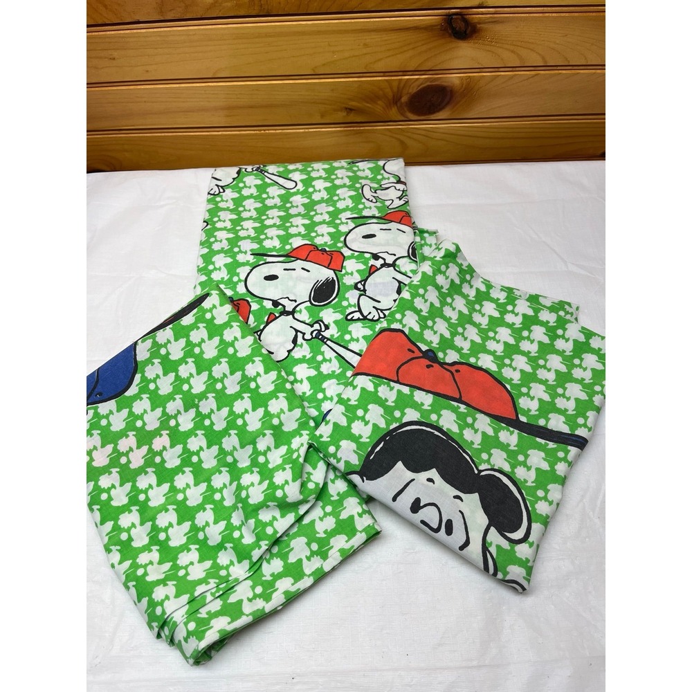 Snoopy flat sheet and 2 pillow cases - Picture 1 of 3